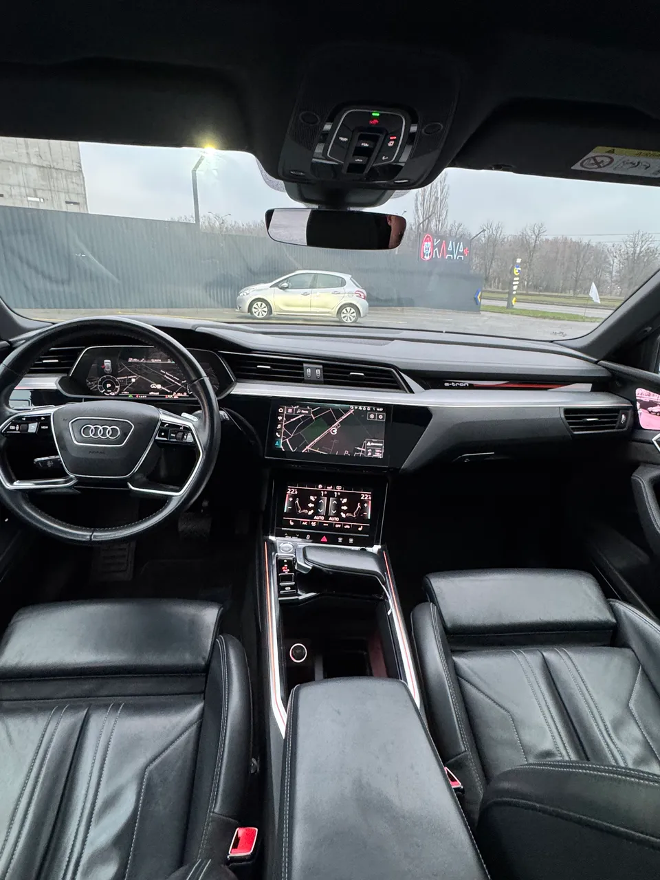 Audi e-tron - фото 3