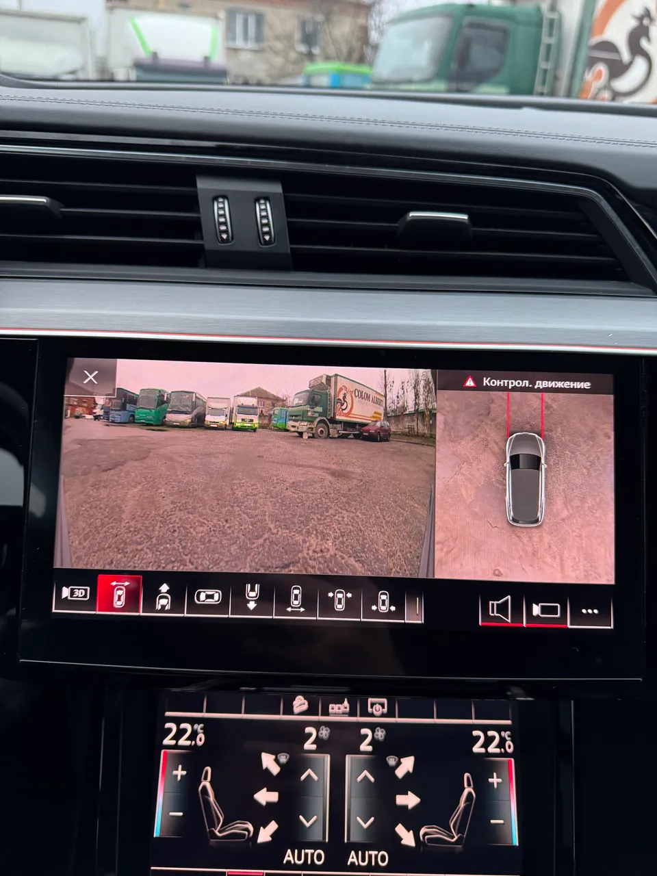 Audi e-tron - фото 25