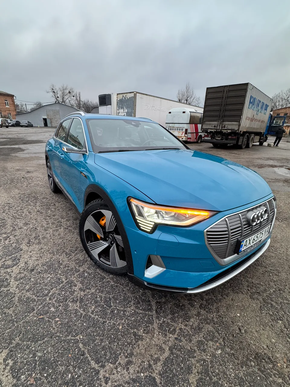 Audi e-tron - фото 2