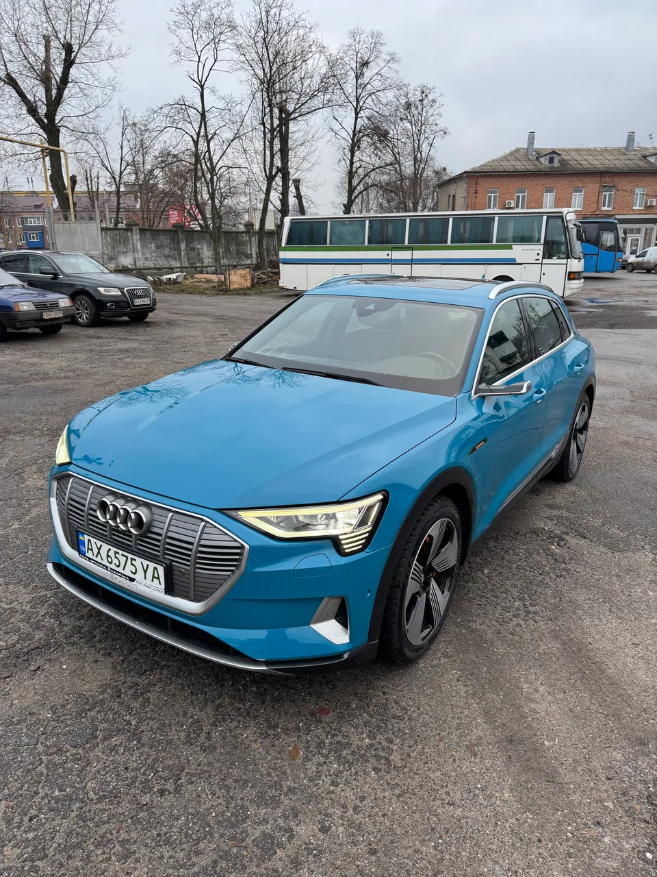 Audi e-tron - фото 7