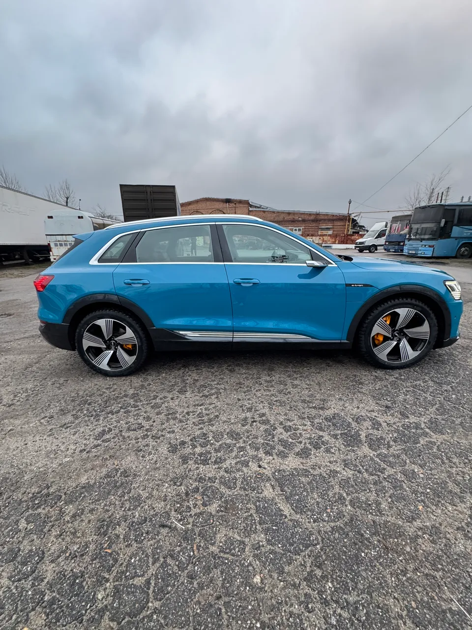 Audi e-tron - фото 15