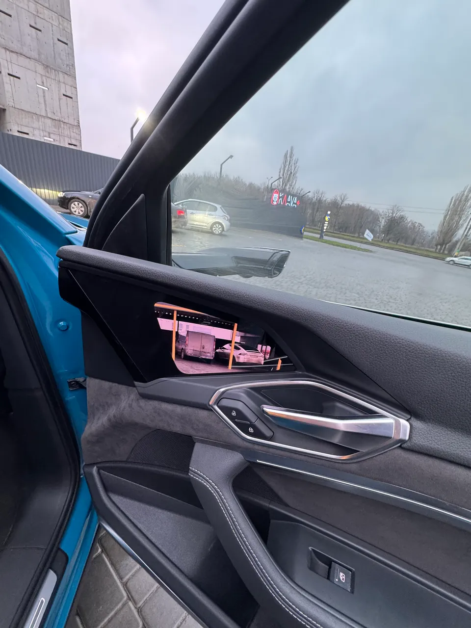 Audi e-tron - фото 4