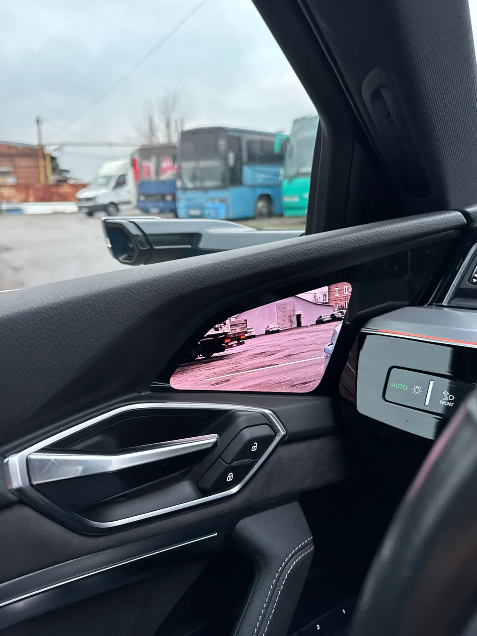 Audi e-tron - фото 23