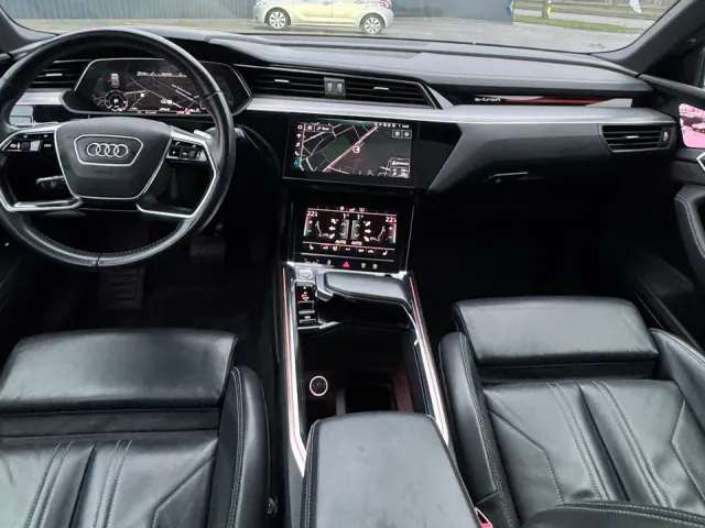Audi e-tron - фото 3