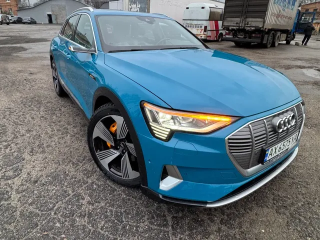 Audi e-tron - фото 2