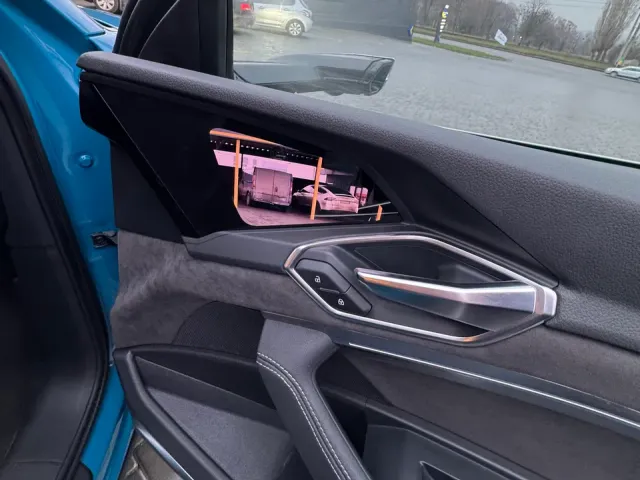 Audi e-tron - фото 4