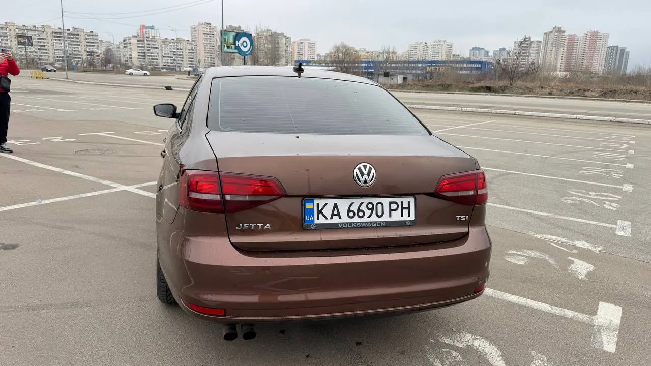 Volkswagen Jetta - фото 2