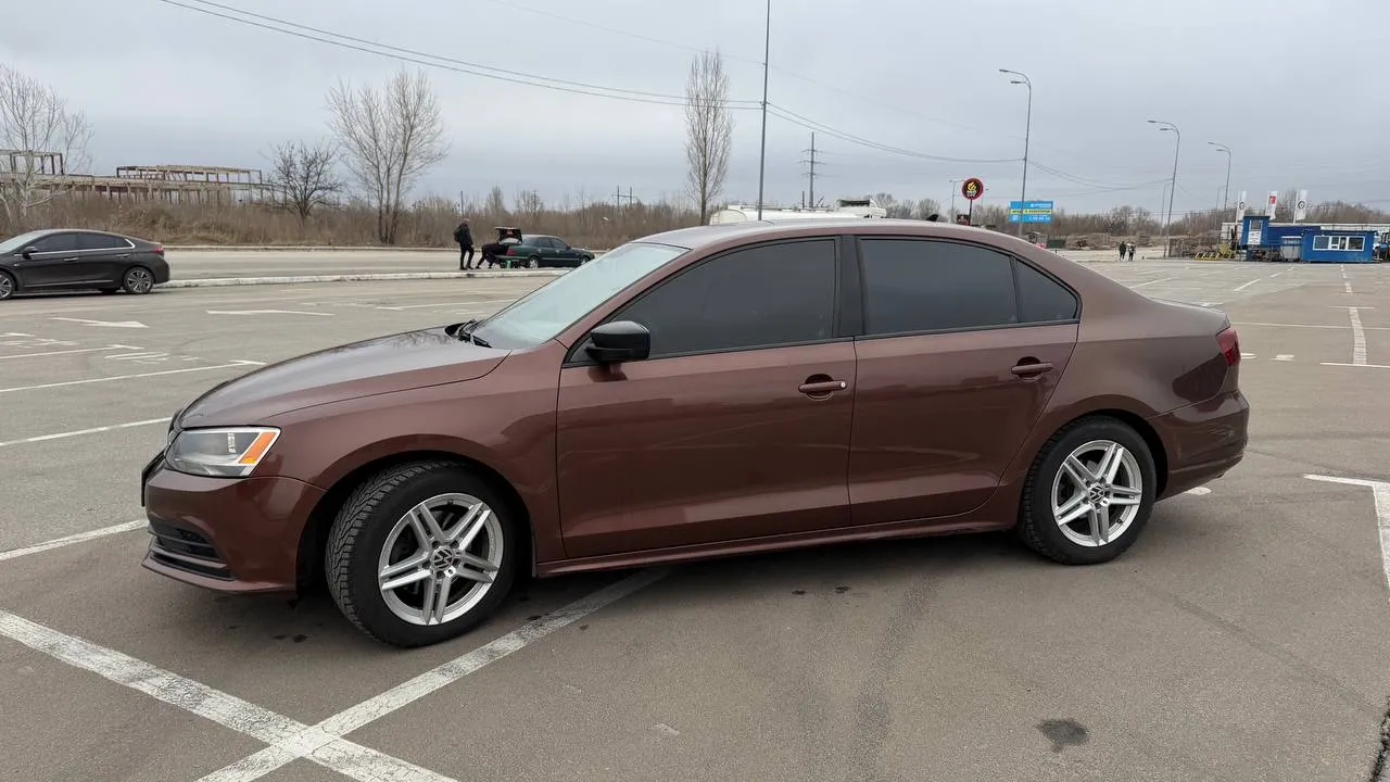 Volkswagen Jetta - фото 1