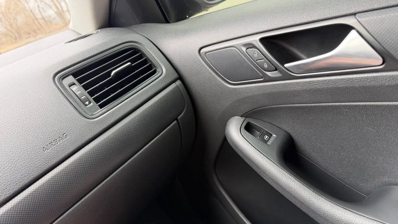 Volkswagen Jetta - фото 7