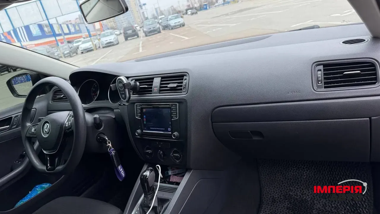 Volkswagen Jetta - фото 6