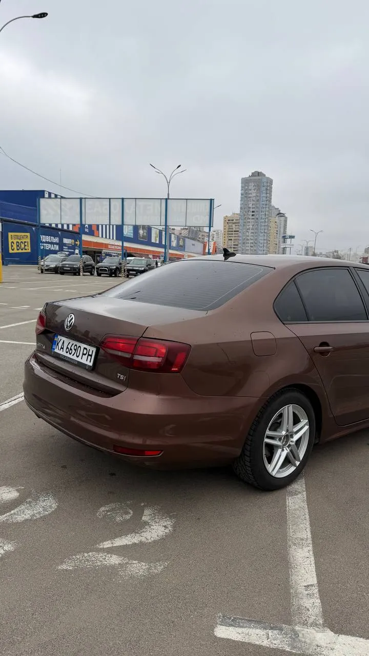 Volkswagen Jetta - фото 4