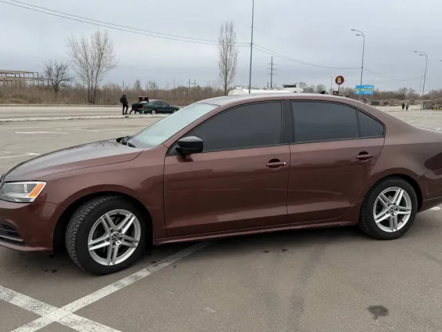 Volkswagen Jetta - фото 1