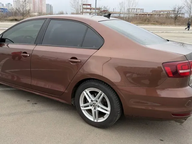 Volkswagen Jetta - фото 3