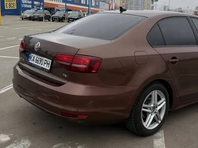 Volkswagen Jetta - фото 4
