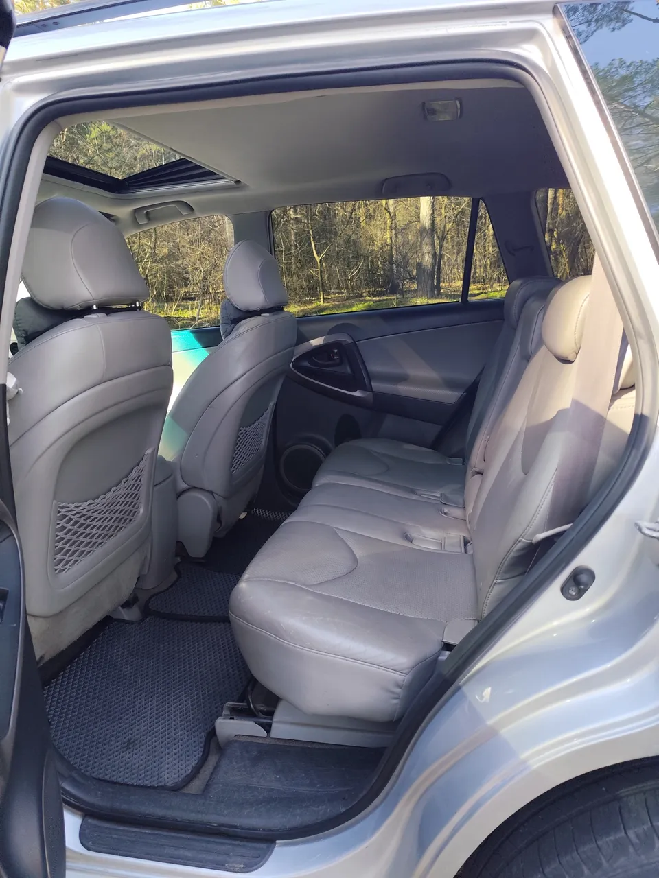 Toyota RAV4 - фото 5