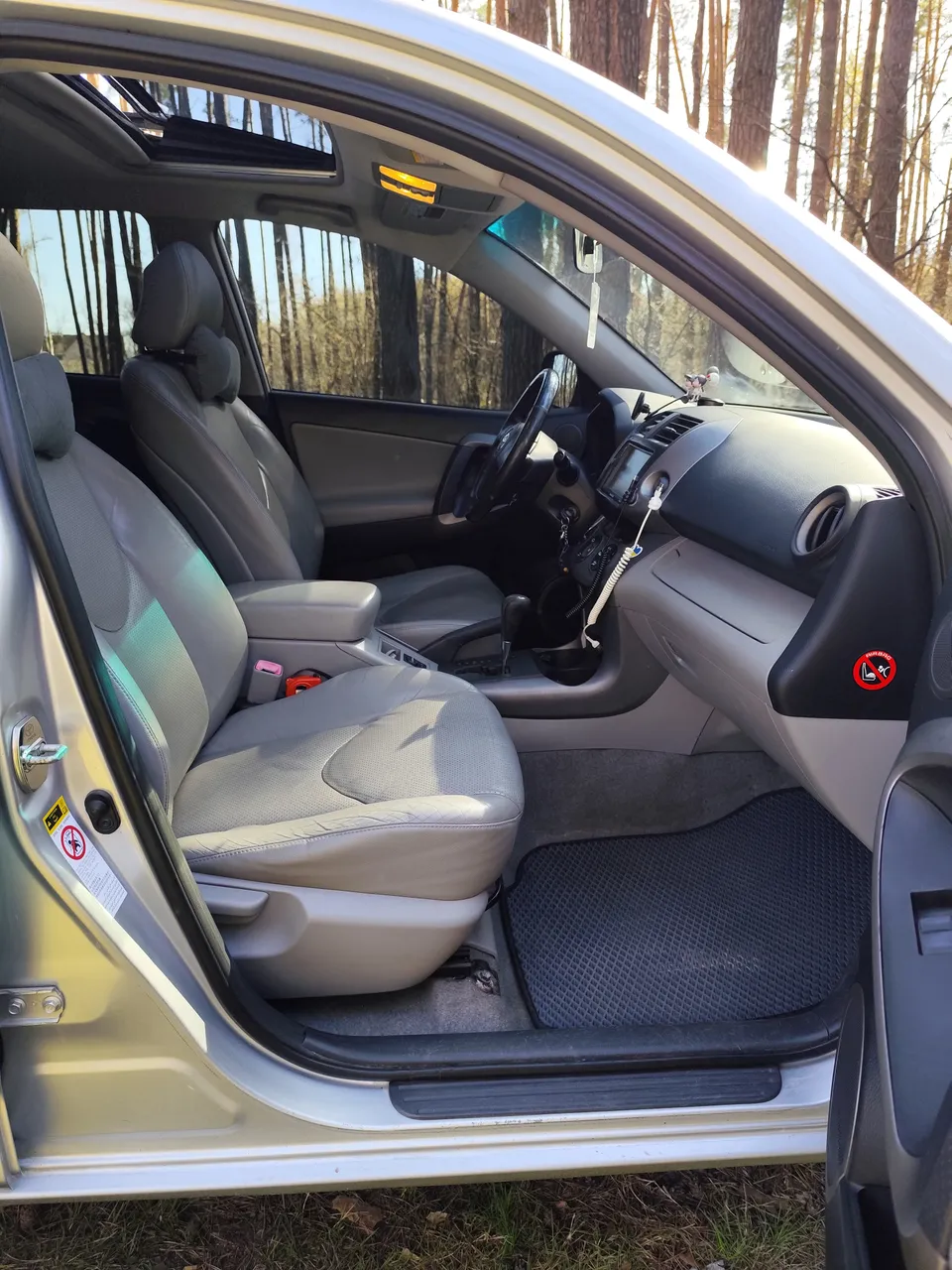 Toyota RAV4 - фото 26