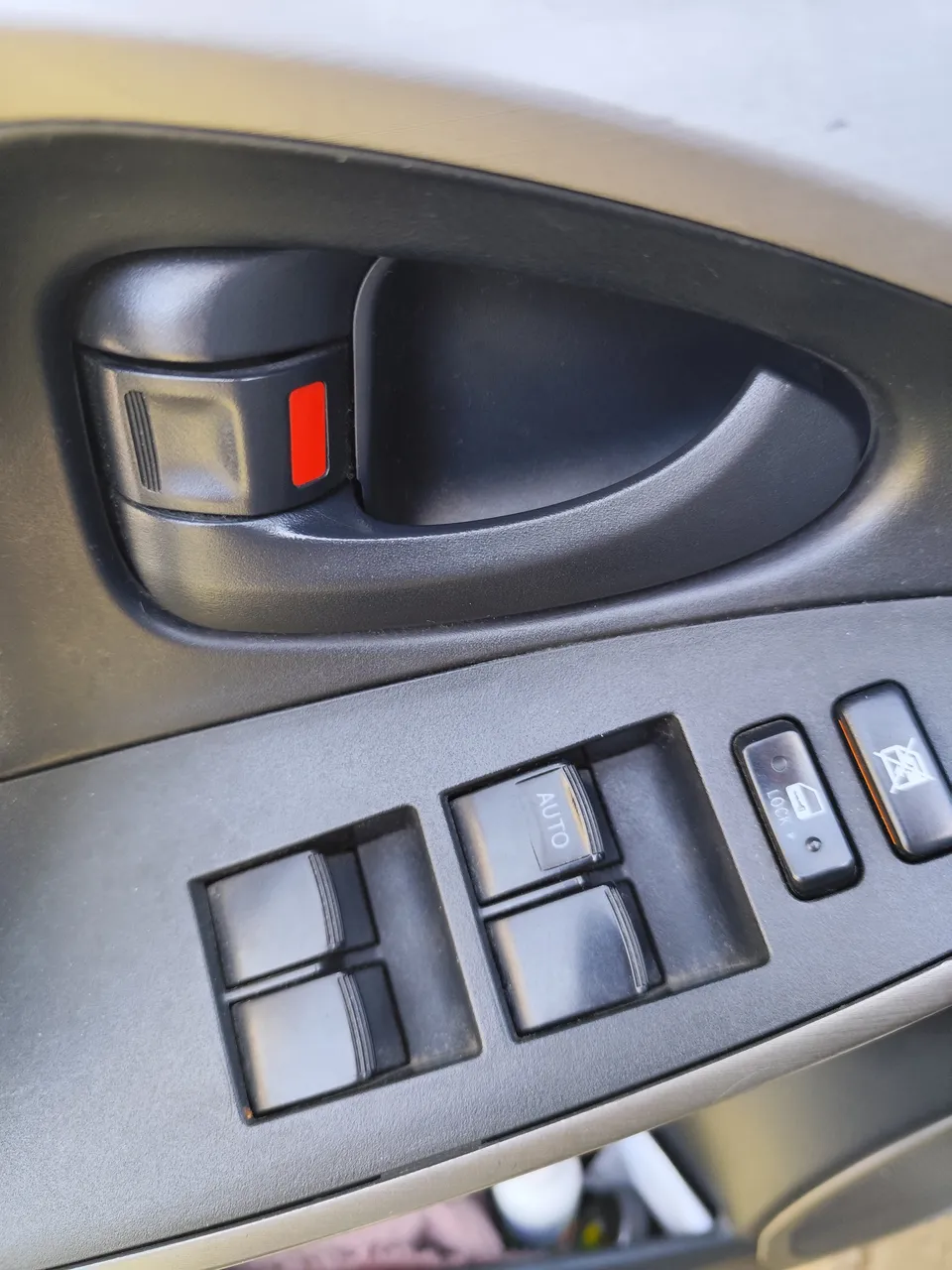 Toyota RAV4 - фото 8