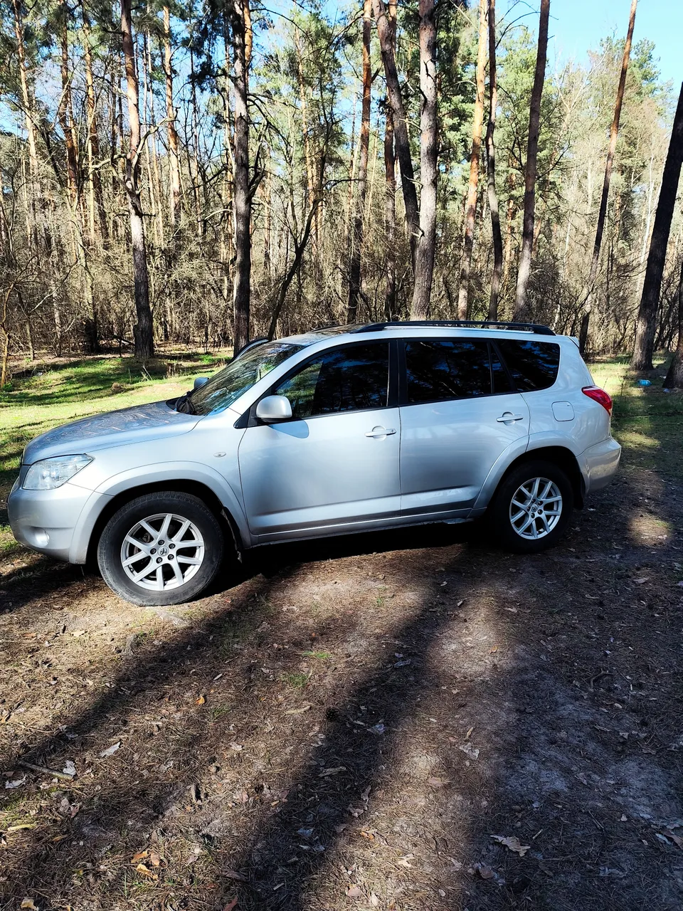 Toyota RAV4 - фото 1