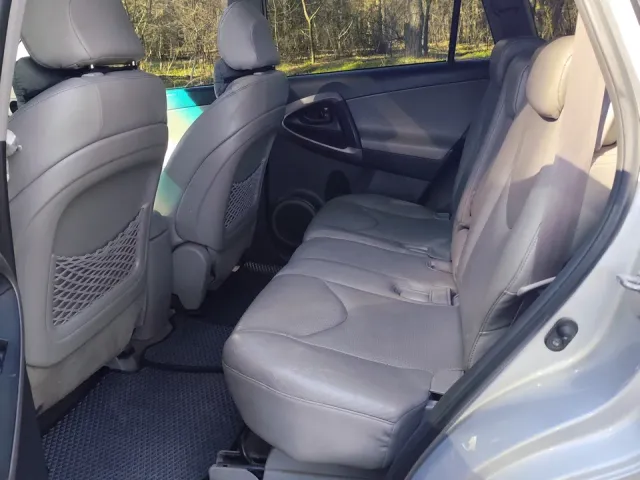 Toyota RAV4 - фото 5