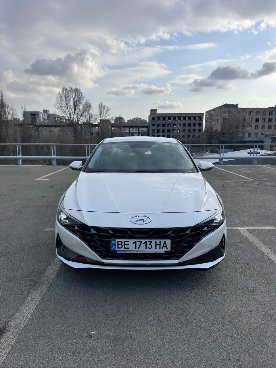 Hyundai Elantra - фото 1