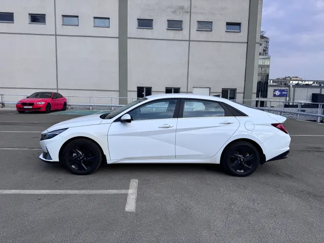 Hyundai Elantra - фото 3