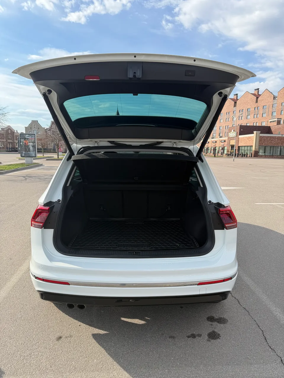 Volkswagen Tiguan - фото 7