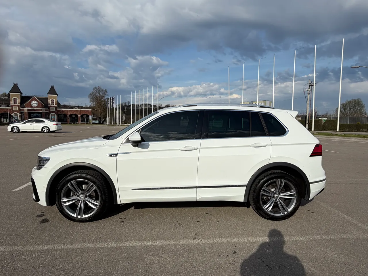 Volkswagen Tiguan - фото 3