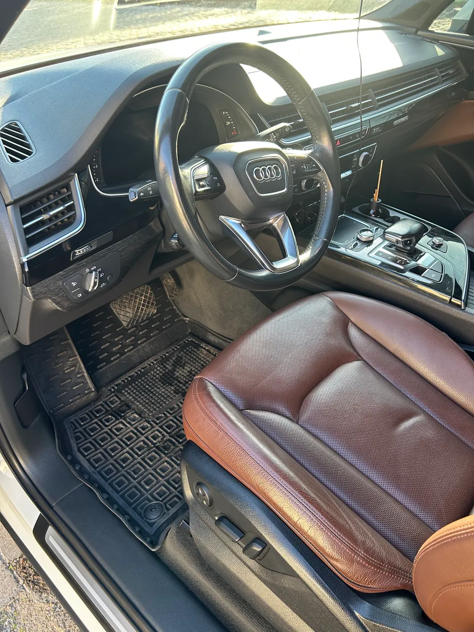 Audi Q7 - фото 17