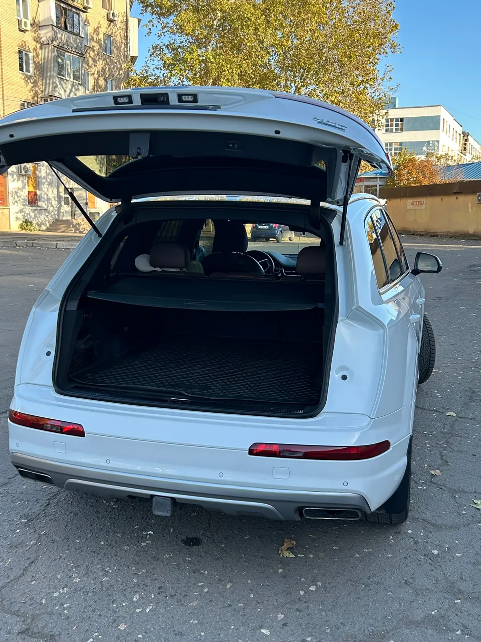 Audi Q7 - фото 24