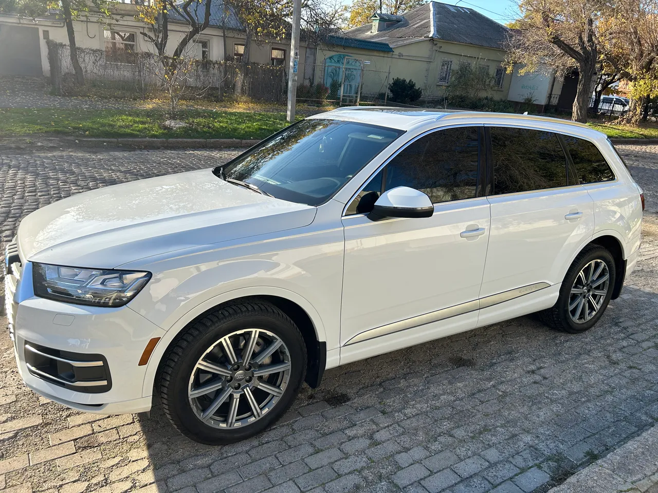 Audi Q7 - фото 12