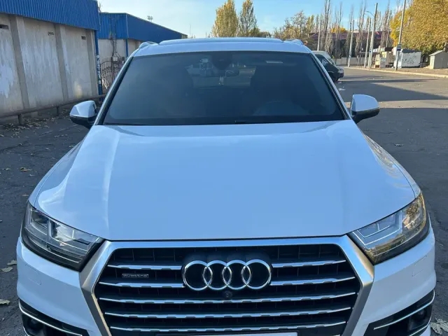 Audi Q7 - фото 1