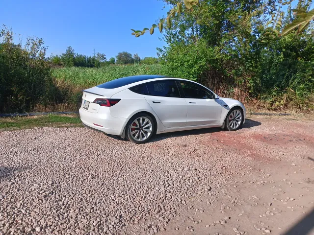 Tesla Model 3 - фото 3