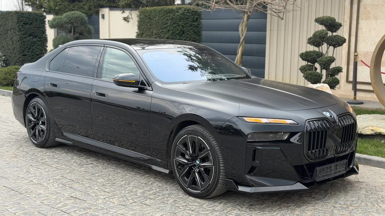 BMW 7 серії - фото 26