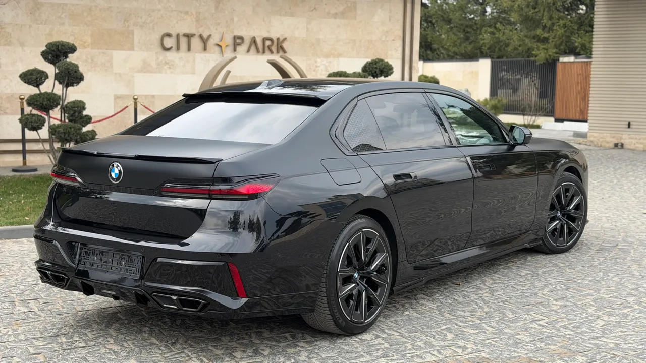 BMW 7 серії - фото 61