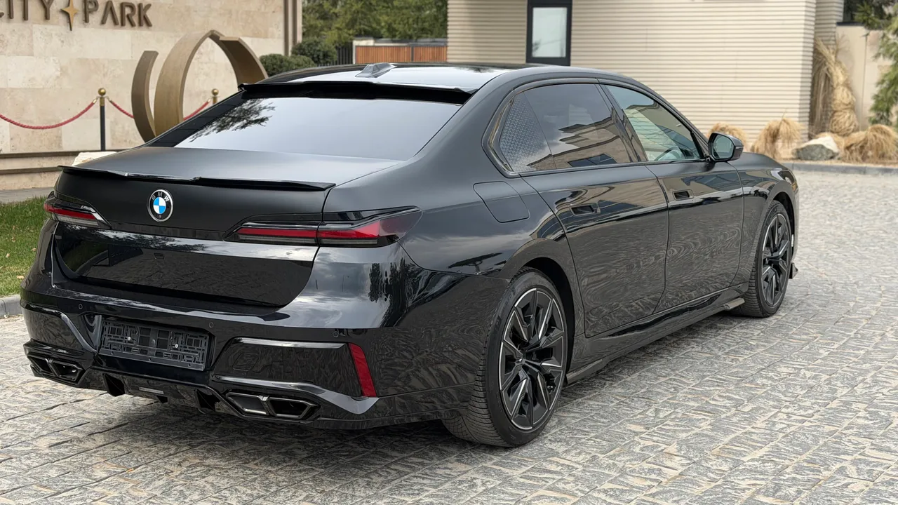 BMW 7 серії - фото 49