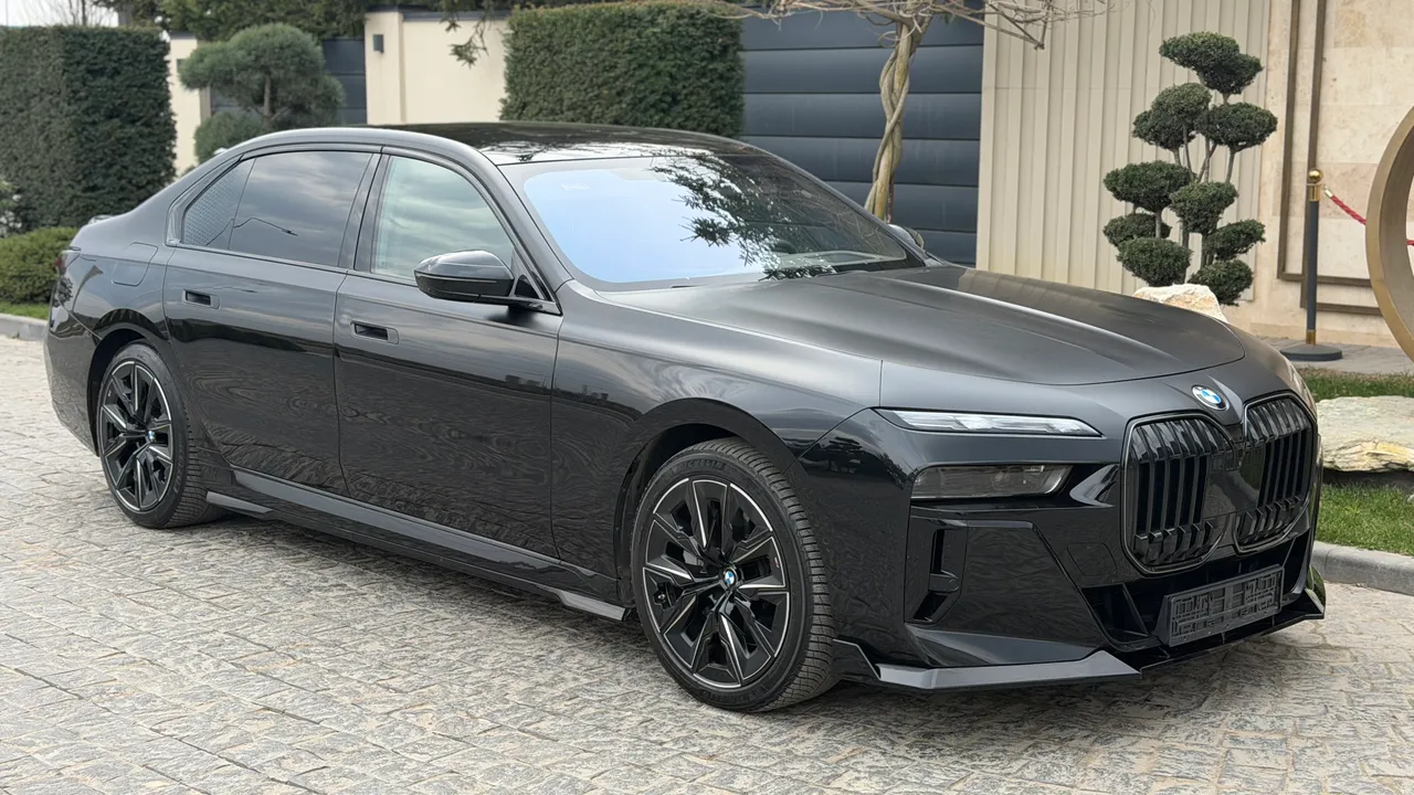 BMW 7 серії - фото 30