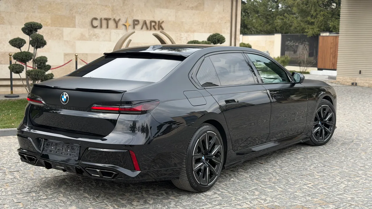 BMW 7 серії - фото 60