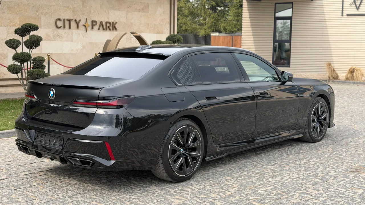 BMW 7 серії - фото 51