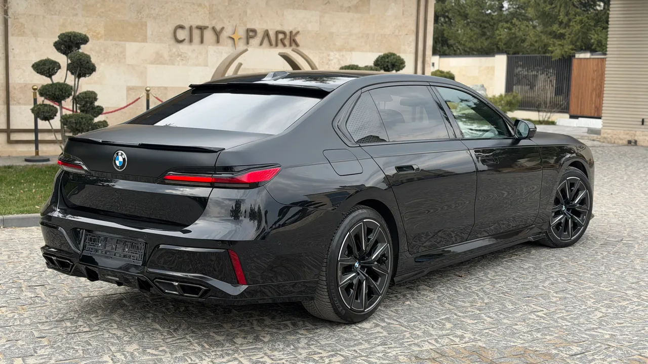 BMW 7 серії - фото 58