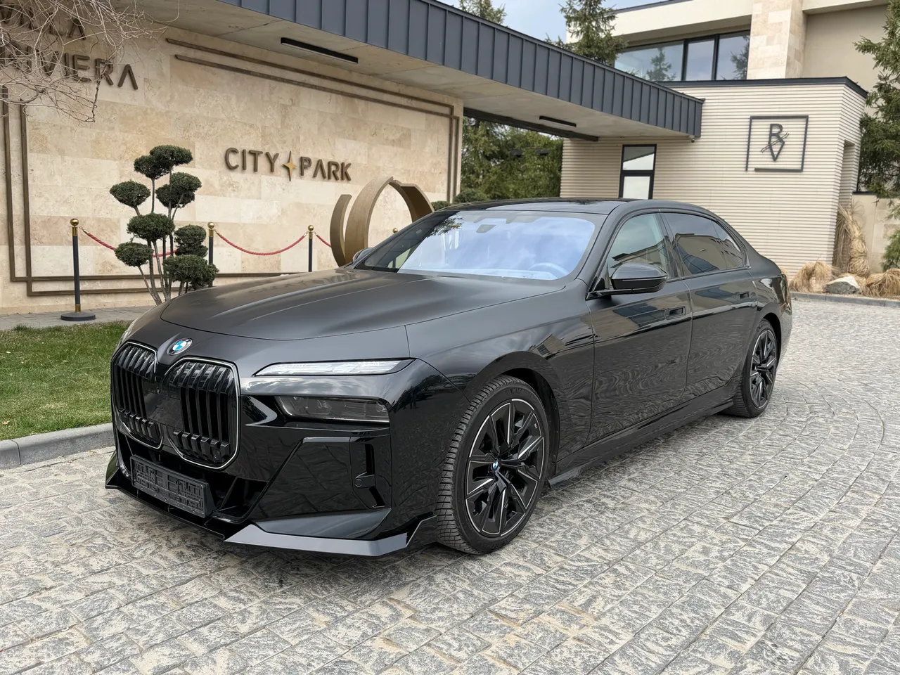 BMW 7 серії - фото 1