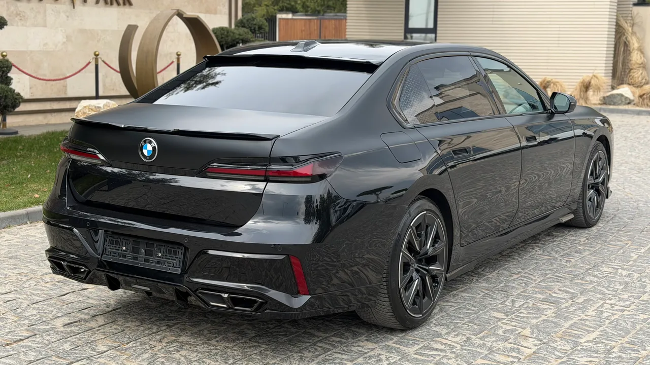 BMW 7 серії - фото 53