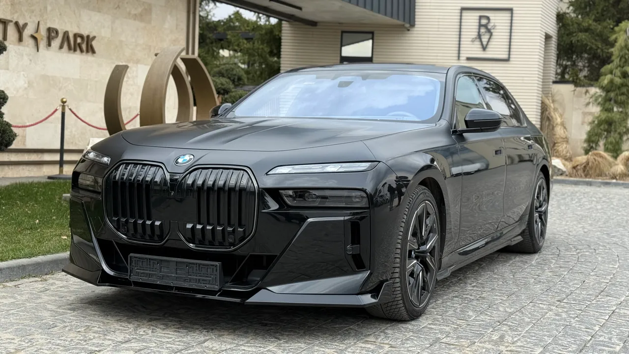 BMW 7 серії - фото 8