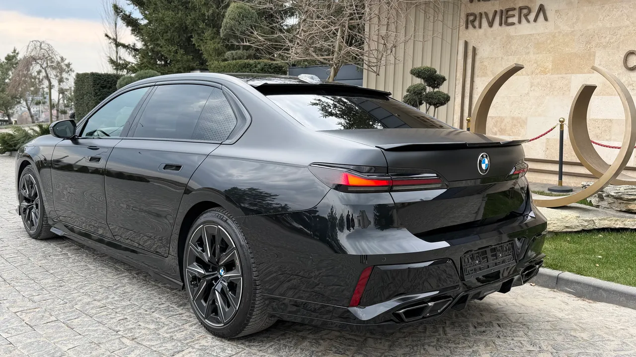 BMW 7 серії - фото 39