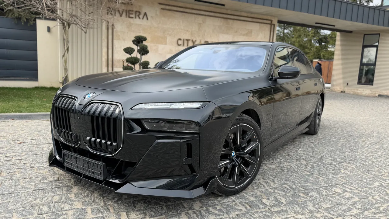 BMW 7 серії - фото 24