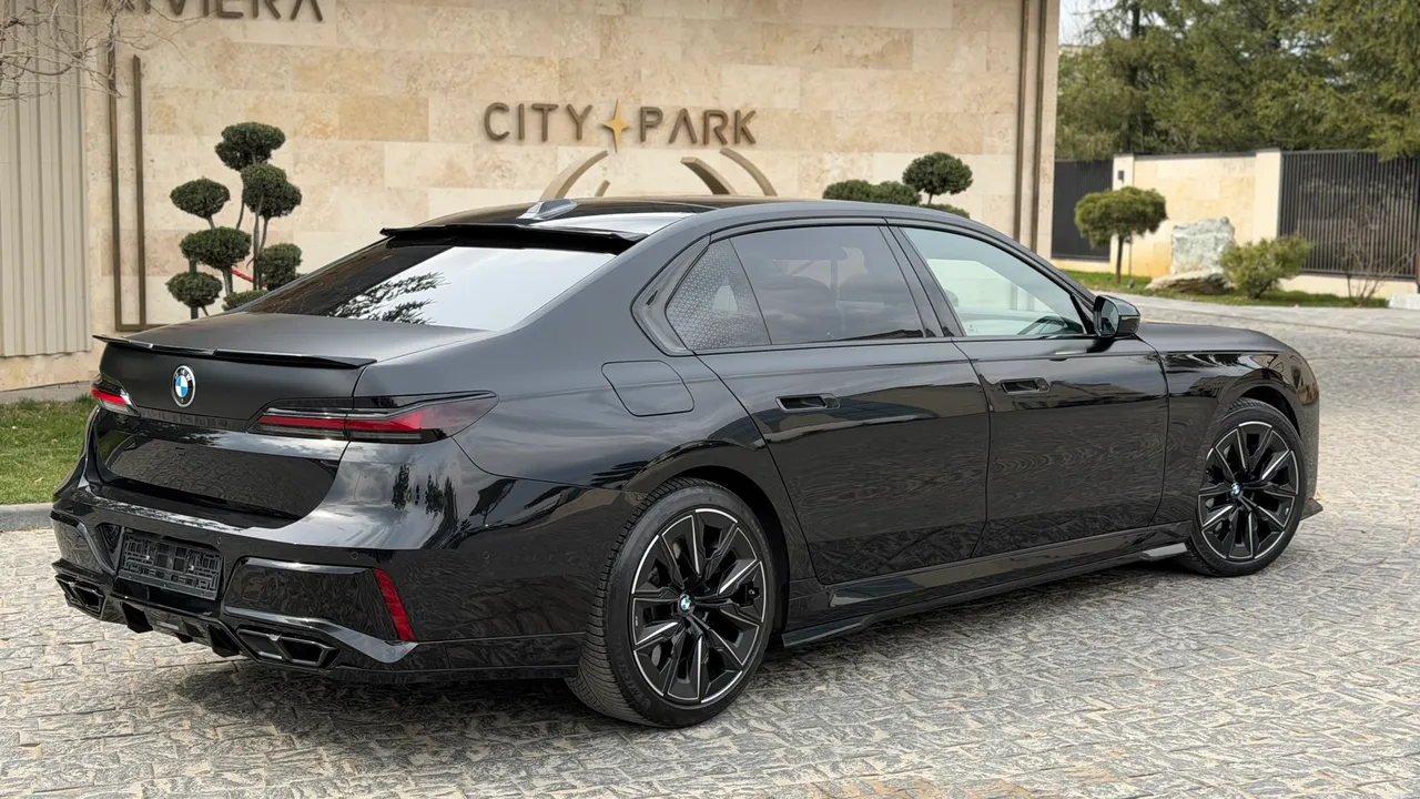 BMW 7 серії - фото 63