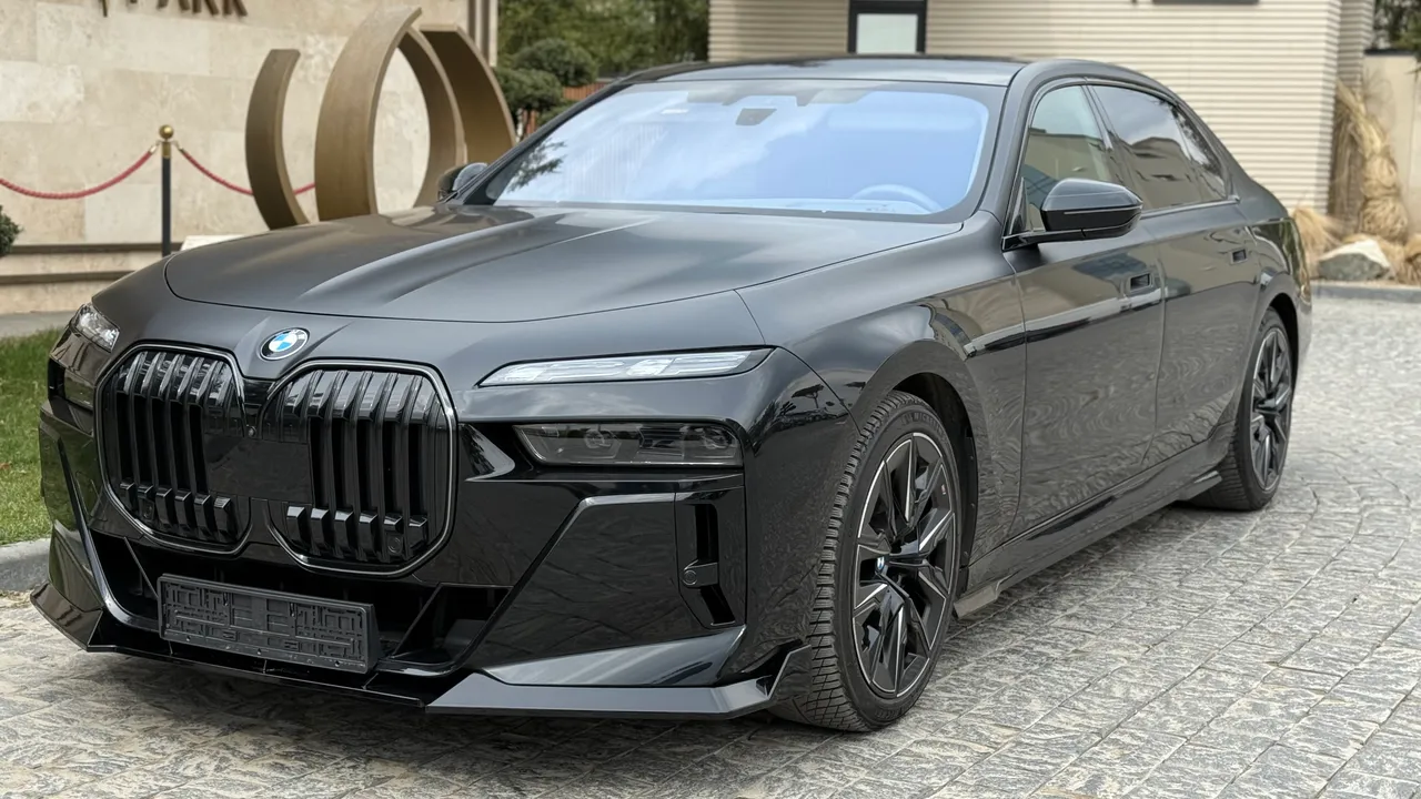 BMW 7 серії - фото 13