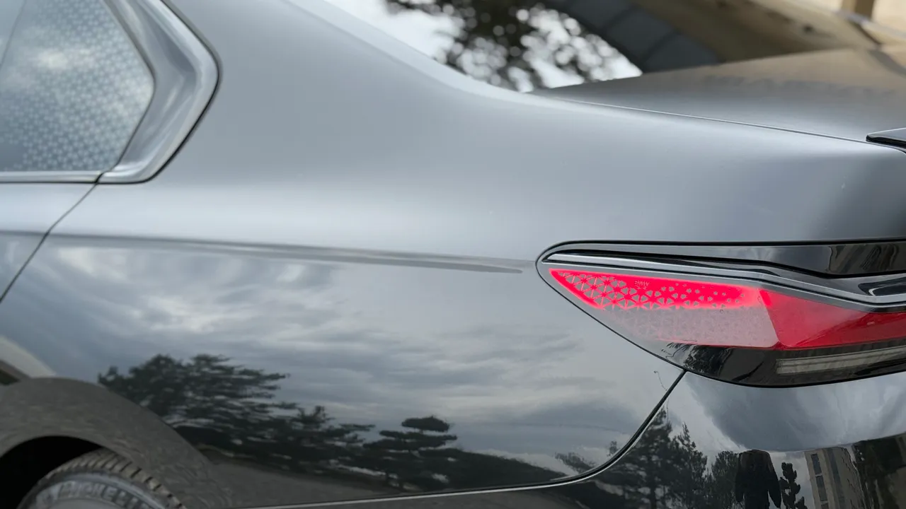 BMW 7 серії - фото 46