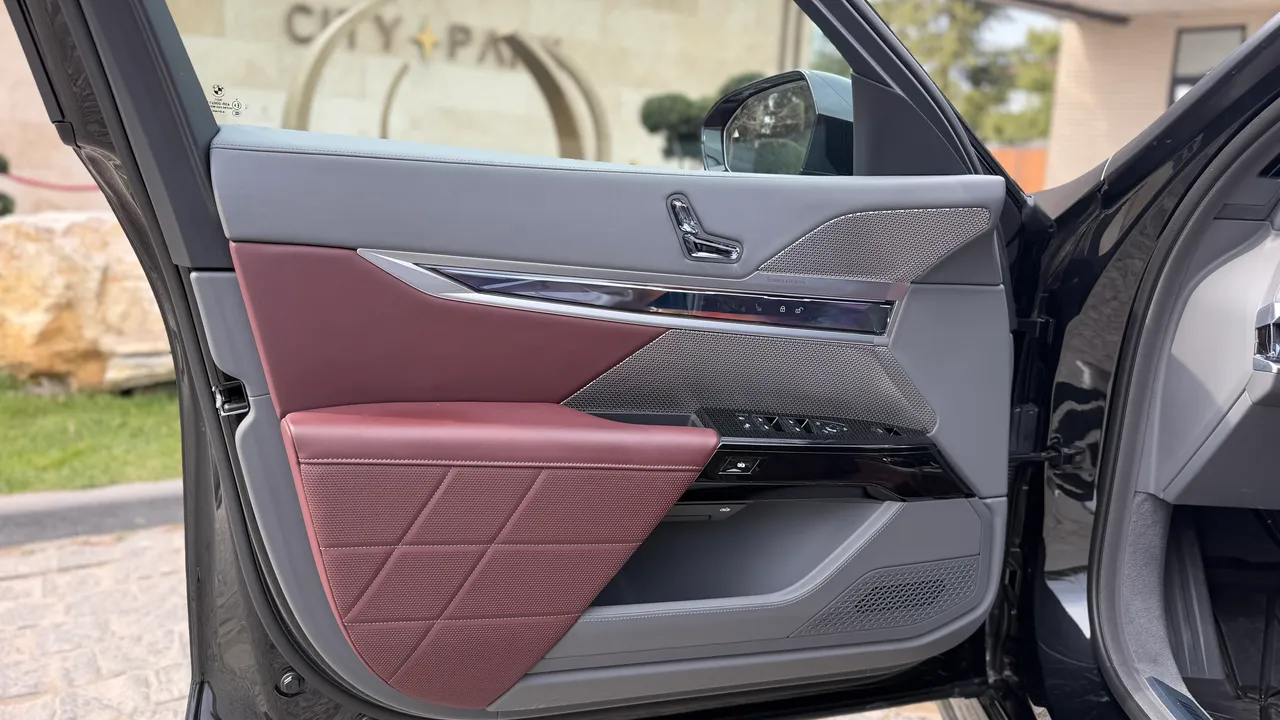 BMW 7 серії - фото 93