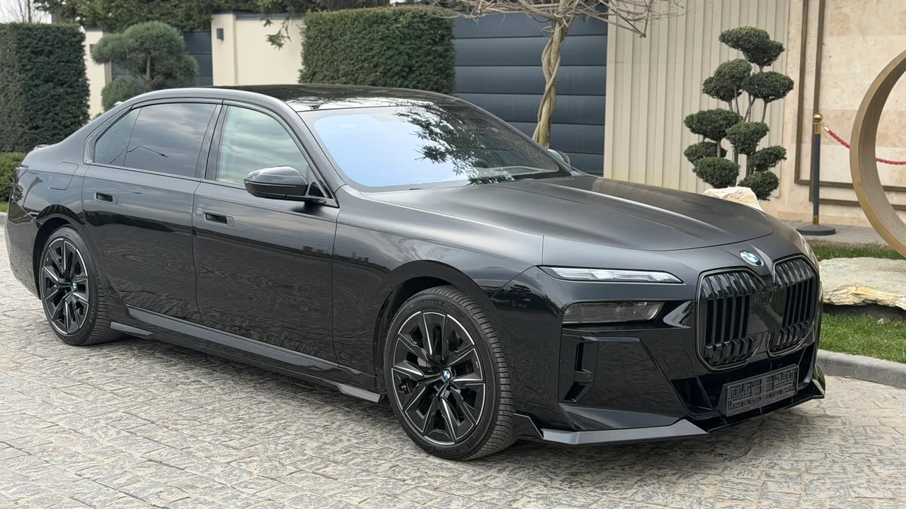 BMW 7 серії - фото 29