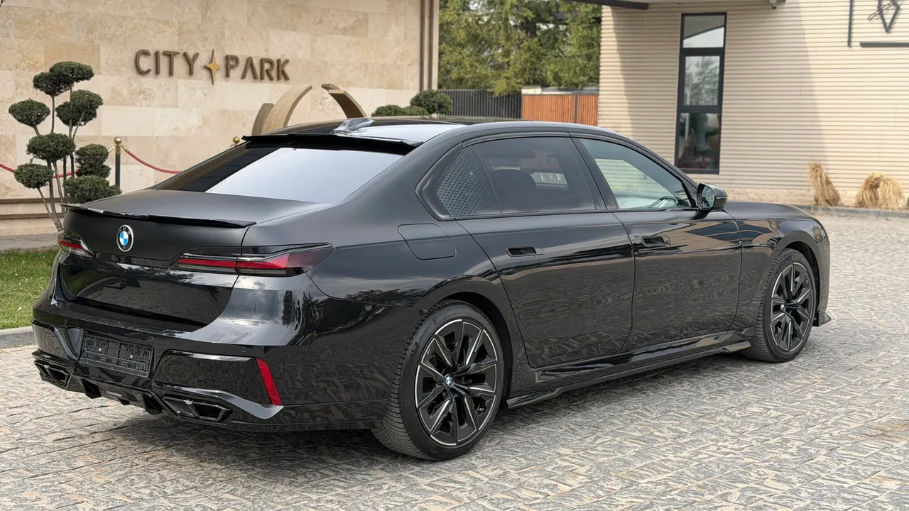 BMW 7 серії - фото 50